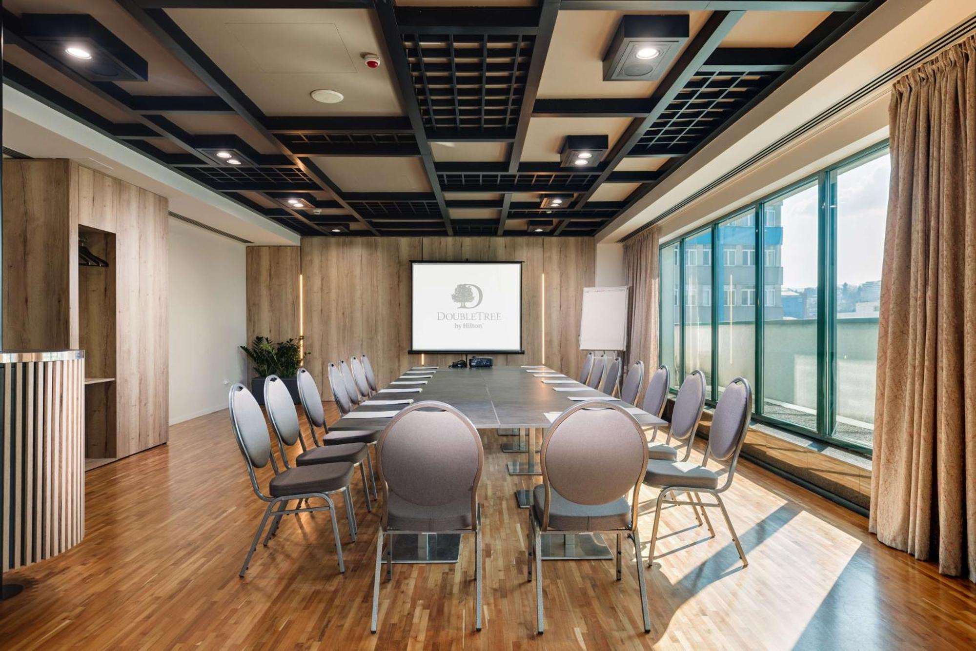 Doubletree By Hilton Hotel Cluj - City Plaza Cluj-Napoca Exterior foto Meeting room