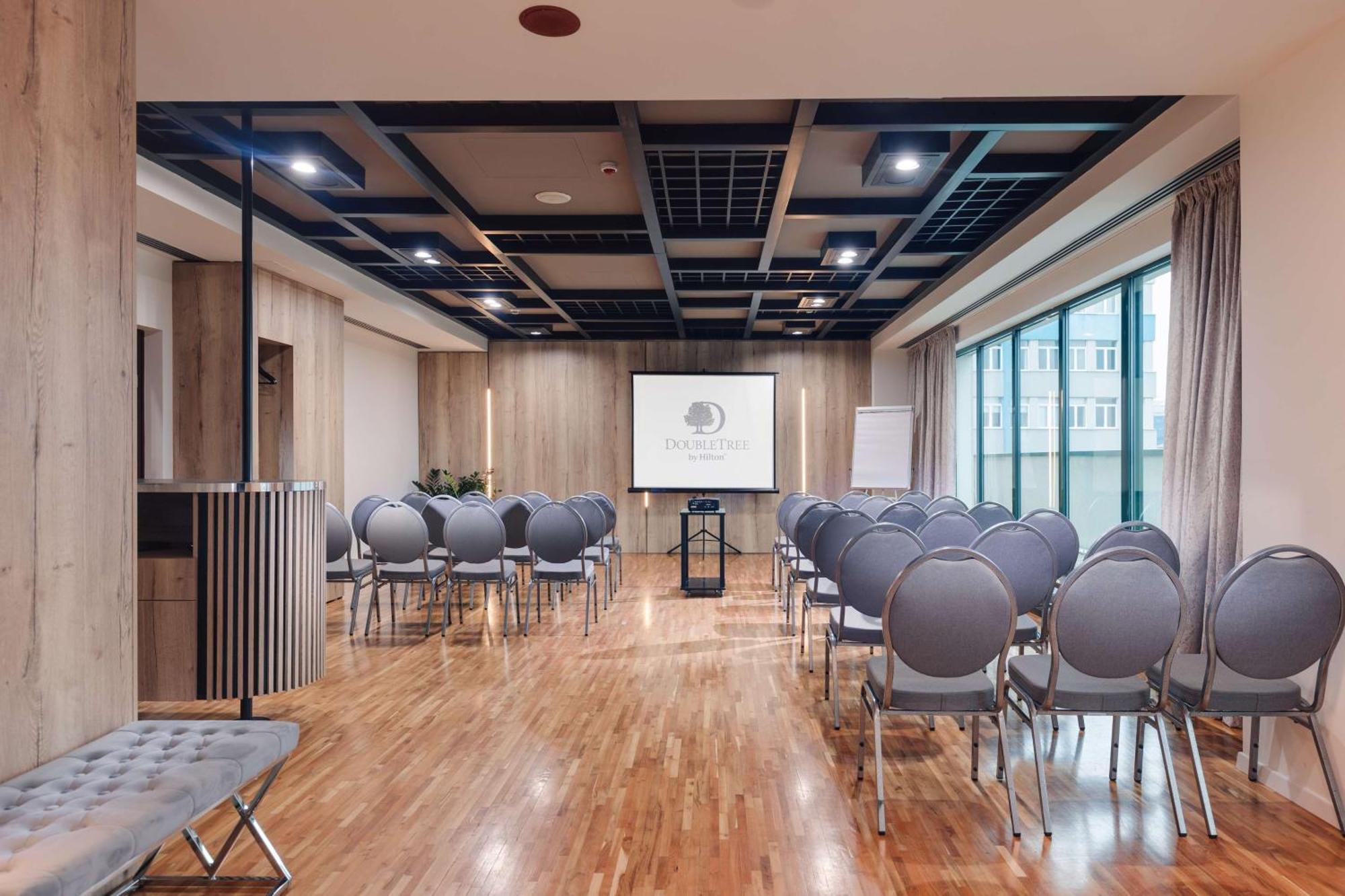 Doubletree By Hilton Hotel Cluj - City Plaza Cluj-Napoca Exterior foto The University of Law's London Campus